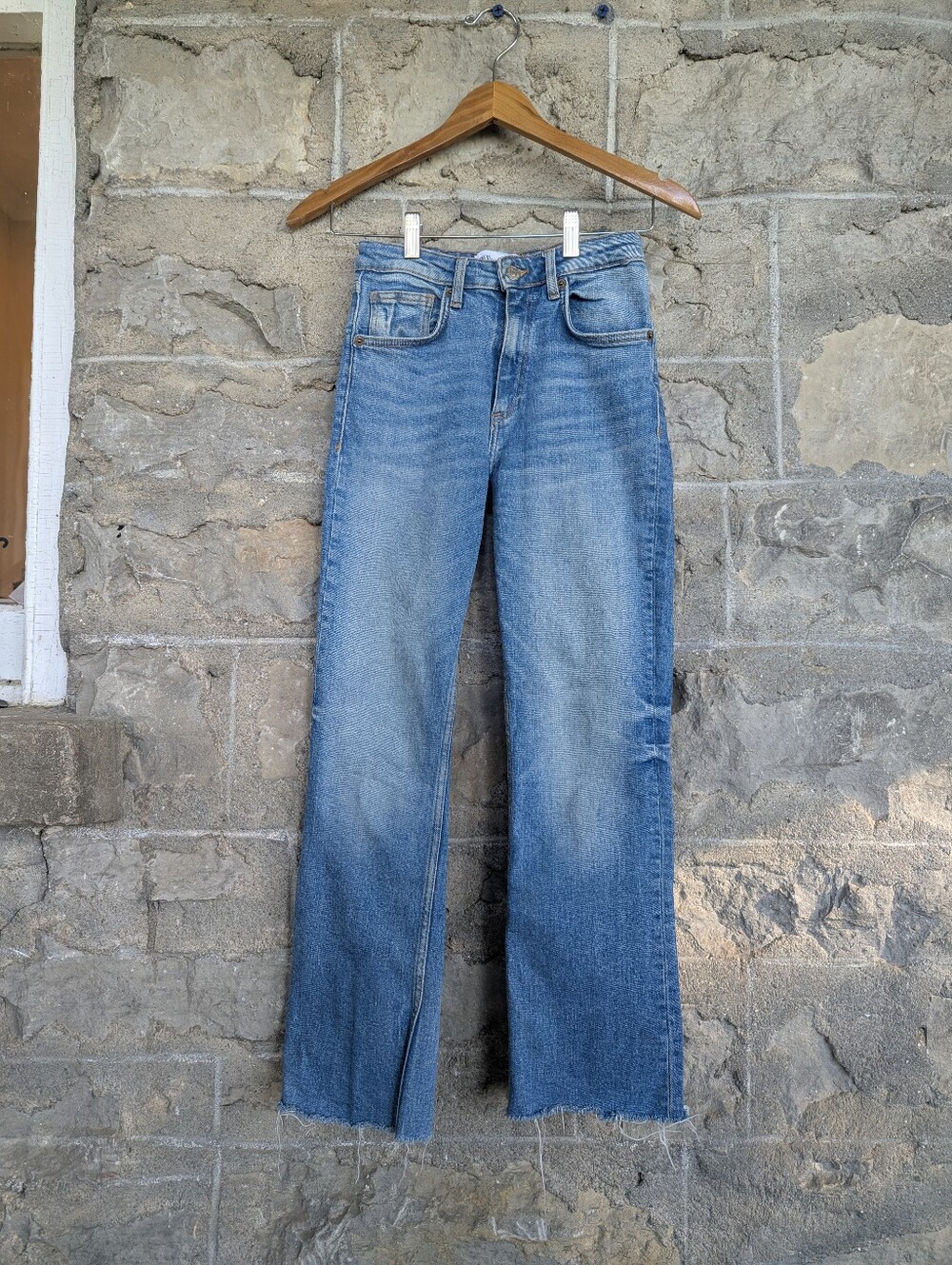 Zara Wide-Leg Cropped Raw Hem Jeans in Light Blue Wash